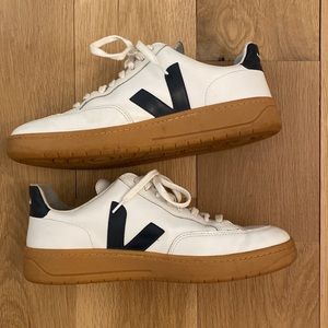 Vera V12 Navy & Gum Sole